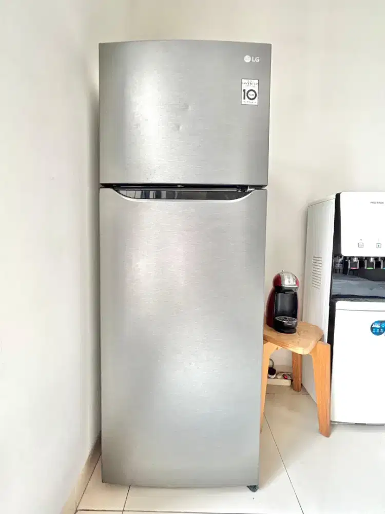 [PRELOVED] Kulkas LG 2 Pintu GN-B200SQBB 209L – Smart Inverter