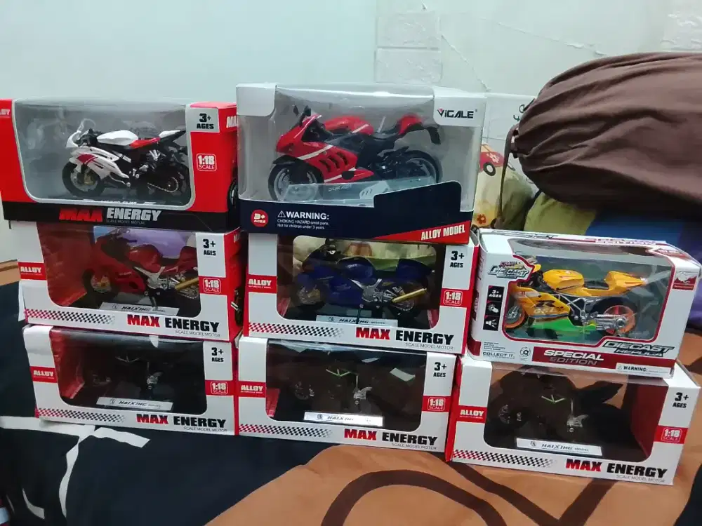 Diecast motor balap