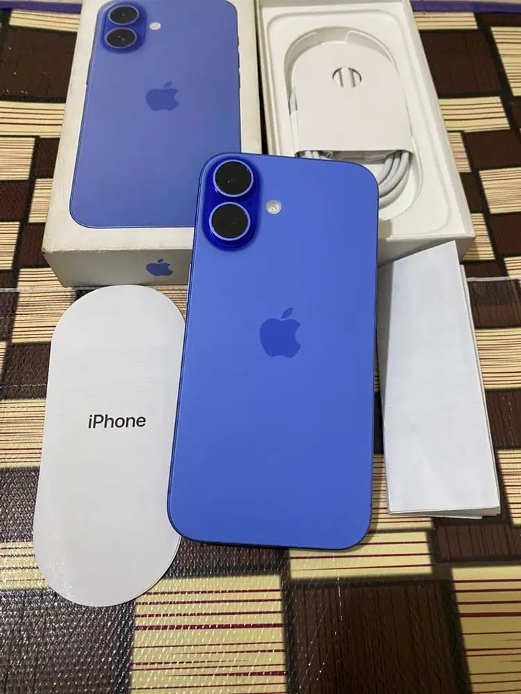 Iphone 16 128 GB iBox Ultramarine Garansi On Februari 2027