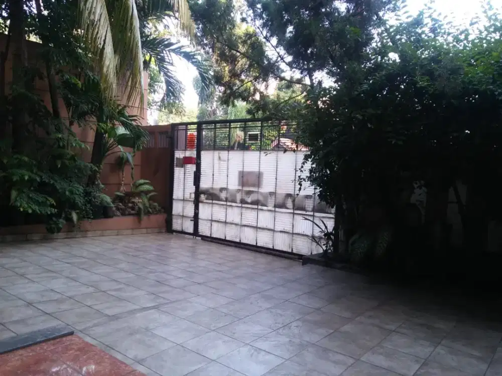 Dijual Rumah di BSD Jalan Kencana Raya
