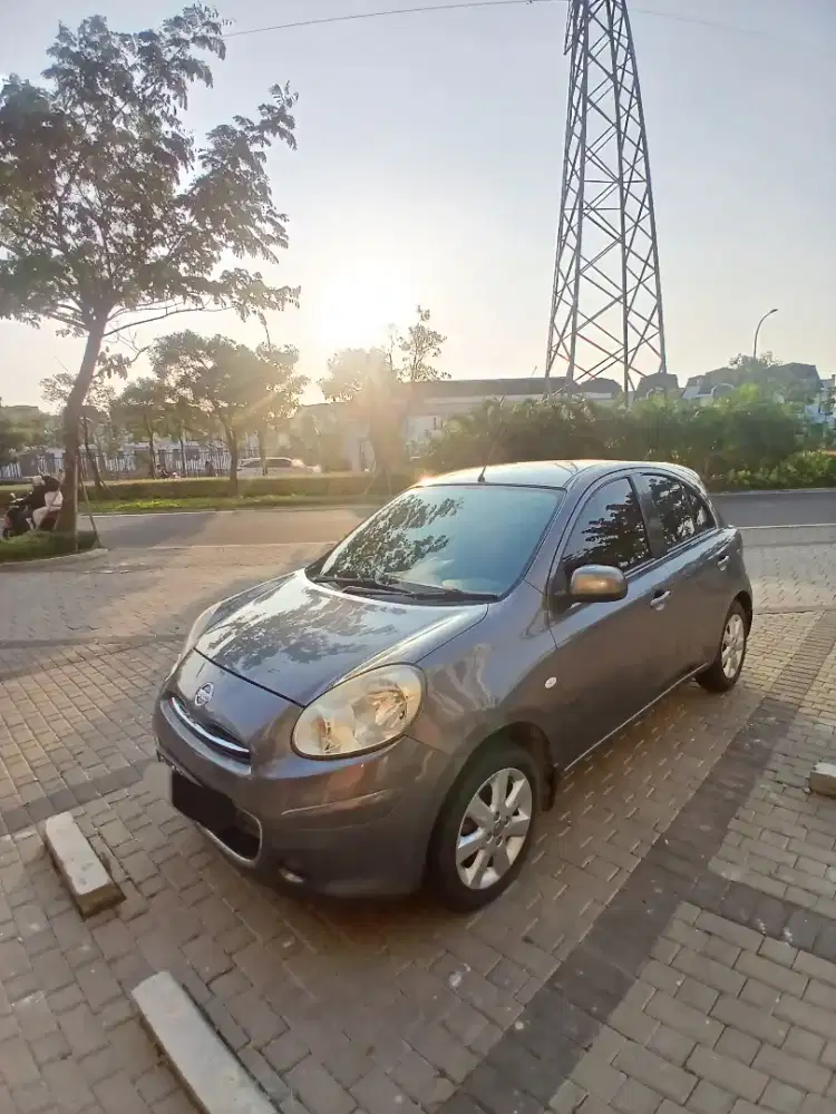 Jual cepat Nisan March 2013 AT ,61 rb KM.