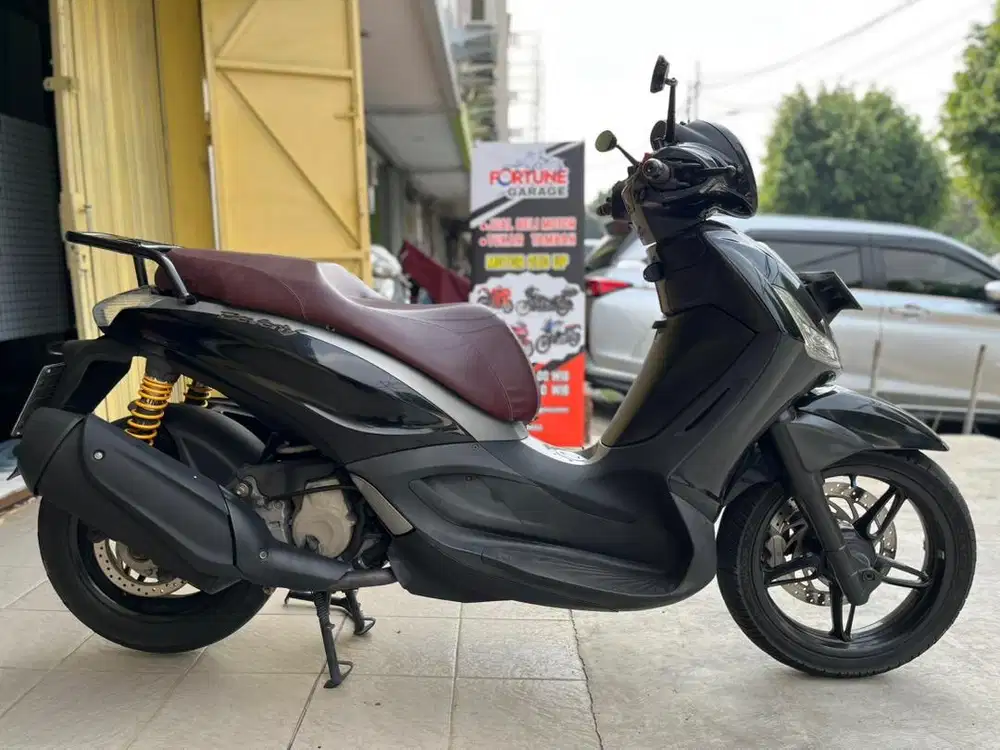 PIAGGIO BEVERLY 350 OHLINS BREMBO 2018 HITAM VESPA GTS MEDLEY SPRINT