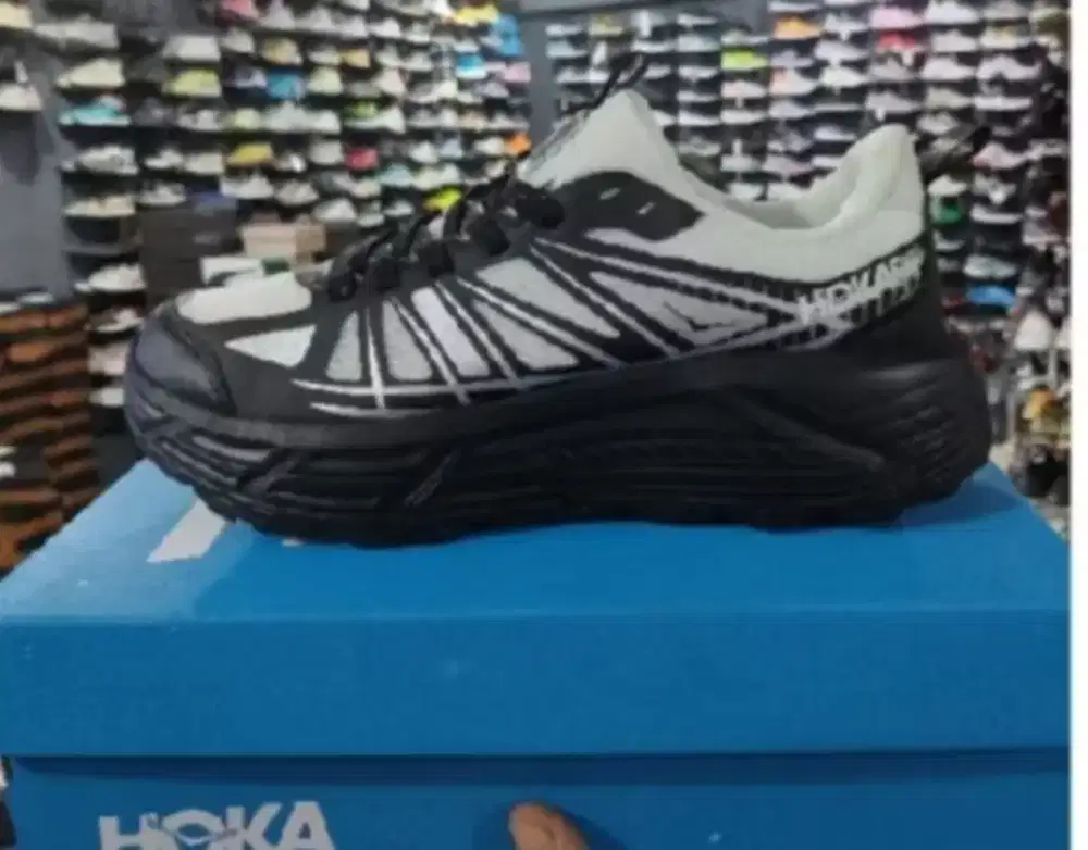 Hoka running size 39