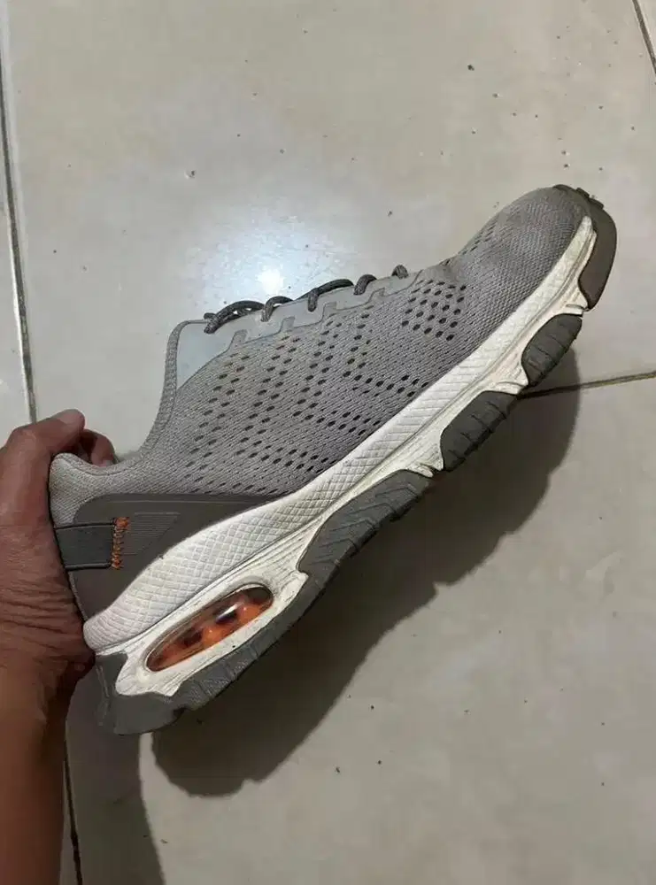 Sepatu skechers