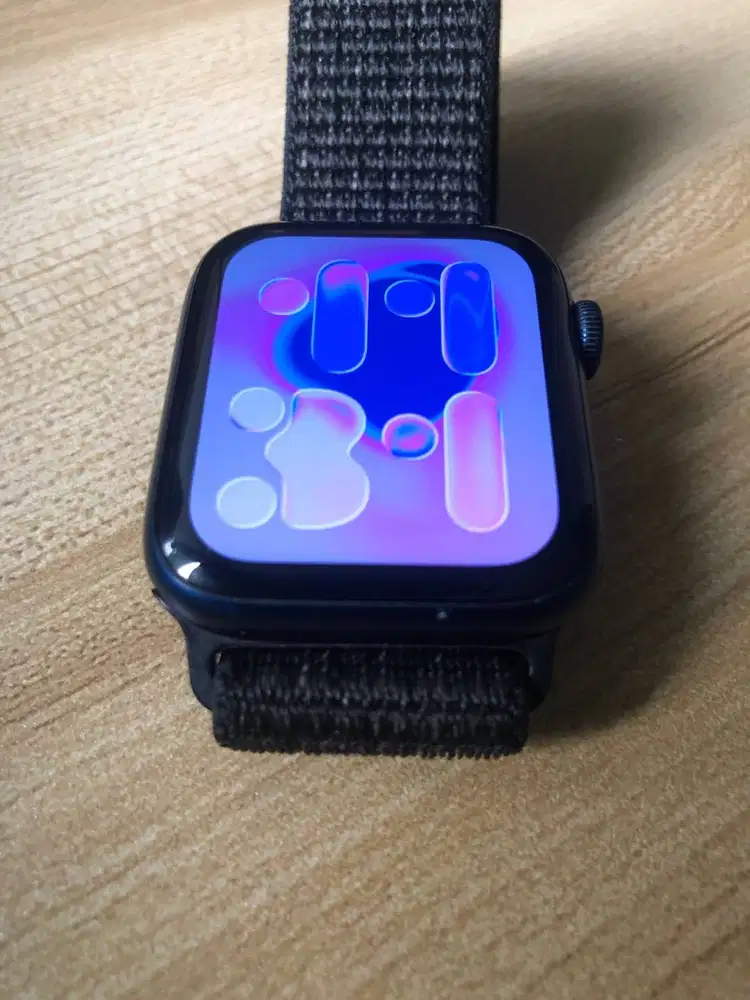 Apple Watch Series 6 (GPS + Cellular)