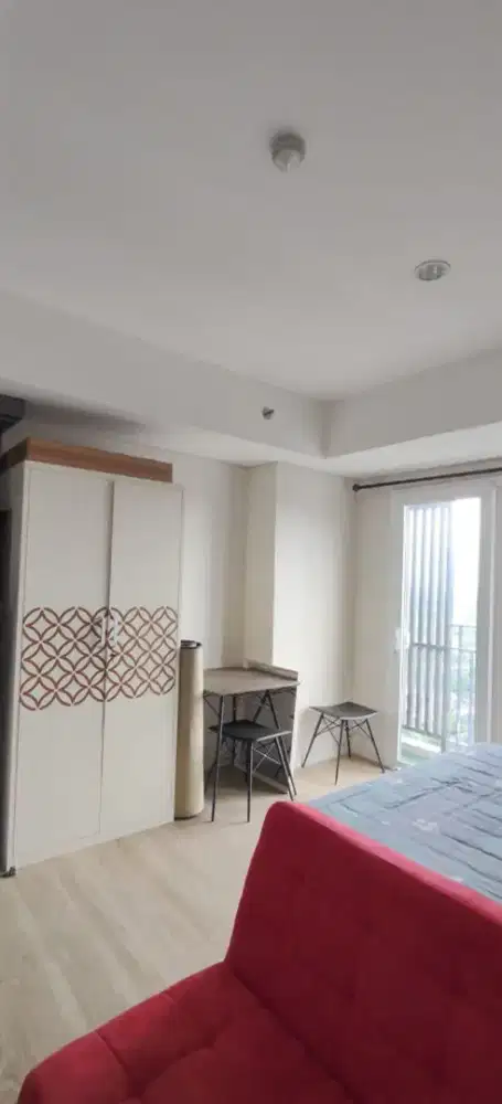 Lemari pakaian besi 2 pintu