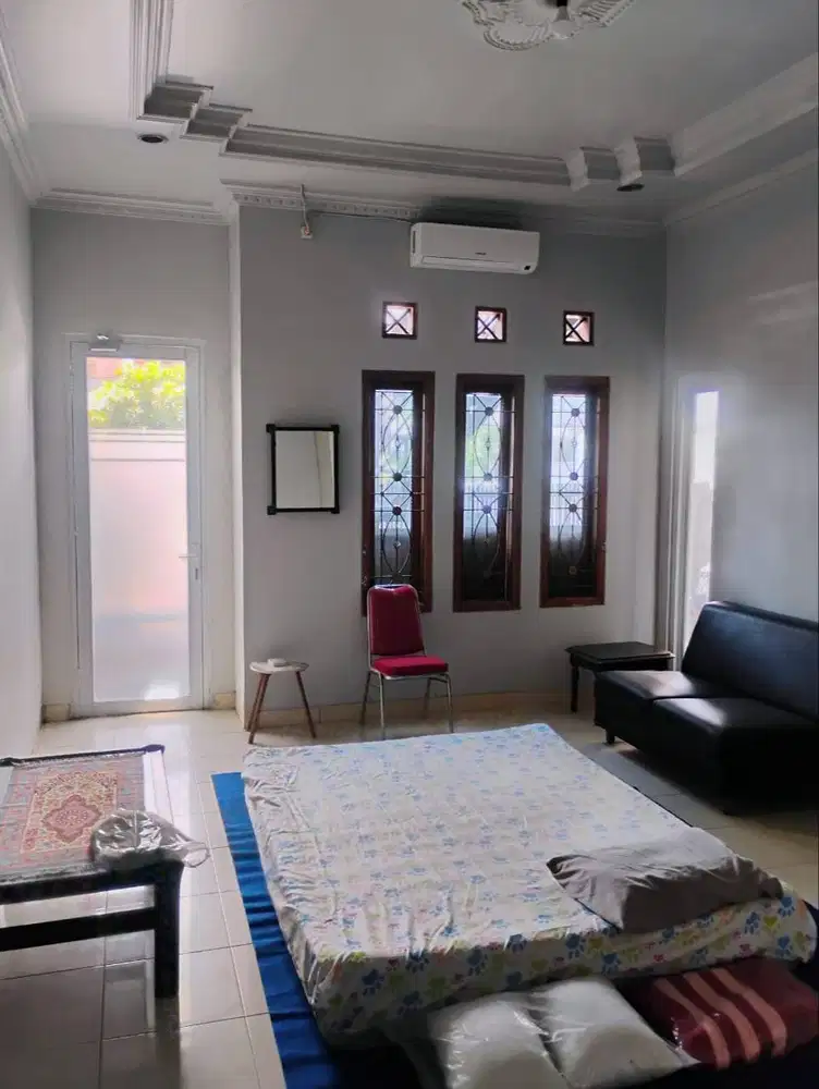 Dijual Rumah Sedang Terpakai Kantor dan Kostan di Komplek Kawaluyaan