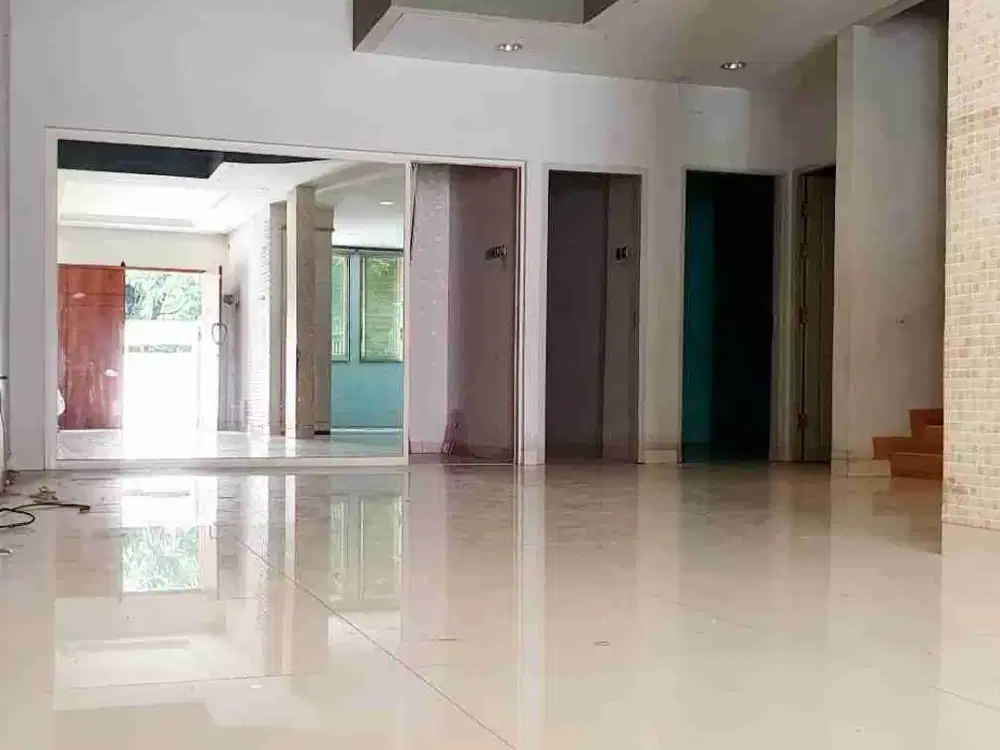 dijual rumah 2 lantai ditaman palem lestari