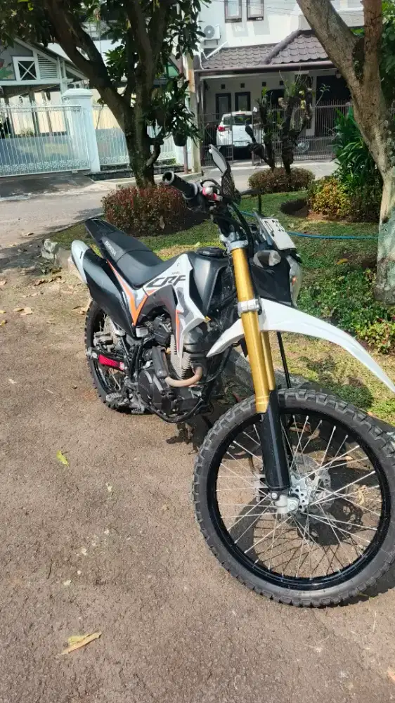 Honda crf putih 2024