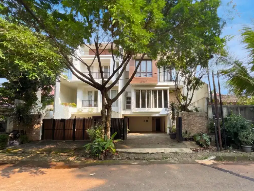 JARANG ADA ! RUMAH MEWAH 3 LANTAI DI TEBET DENGAN AKSES 3 MOBIL