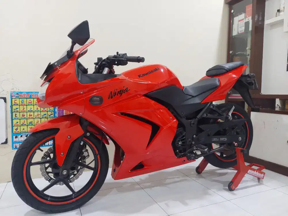 Kawasaki Ninja 250 Karbu Tahun 2013 Like New