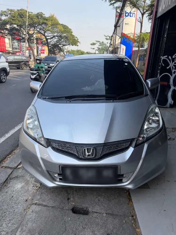 DIJUAL HONDA JAZZ GE8 RS 1.5 AT MATIC 2012