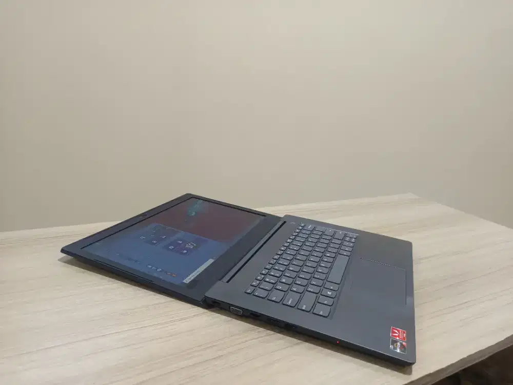 Lenovo Ryzen 3 dg SSD 512GB,Ram 8GB,murah,normal jg bergaransi