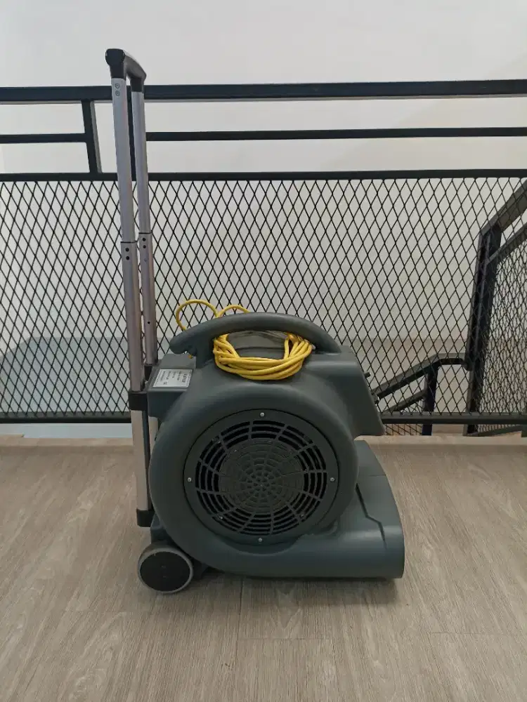 Di jual Carpet Blower Krisbow
CB-900N 900W -Kondisi Mulus Seperti baru