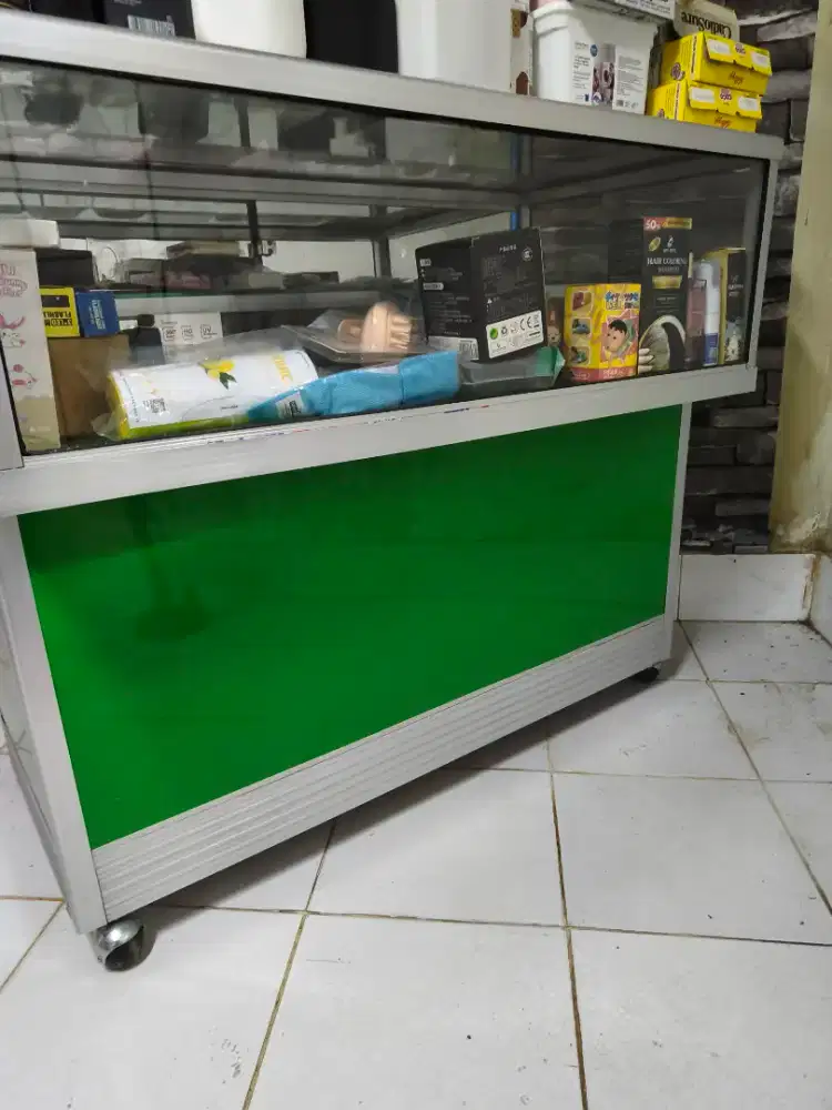 Etalase Kaca 1m x 60cm kondisi sangat bagus