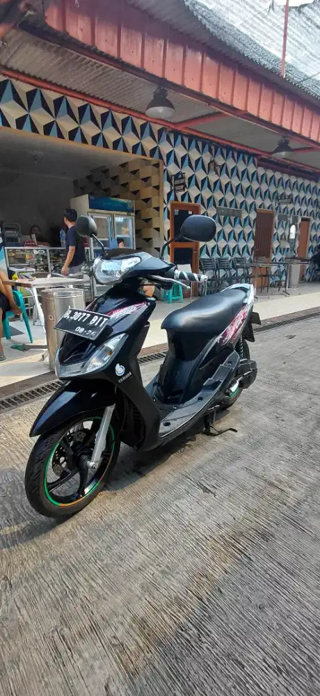 YAMAHA MIO HITAM 2011