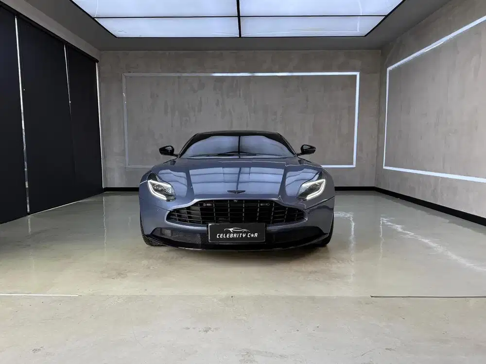 Aston Martin DB11 V8 AT 2022 Biru