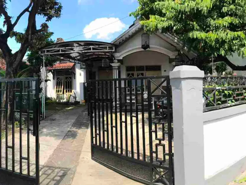 KAWASAN RAME PADAT PENDUDUK Rumah 1 Lantai Layak Huni Petemon Sidomulyo Surabaya Pusat Luas 232 Meter SEMI FURNISH
