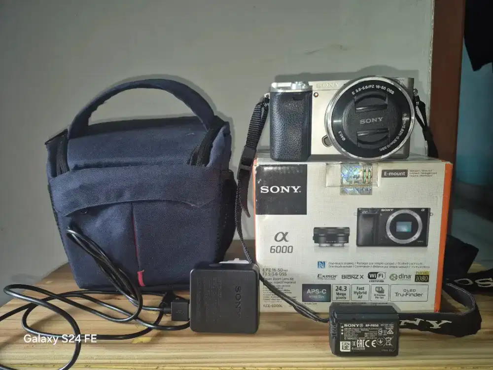 Kamera mirorless Sony A6000 kit lensa