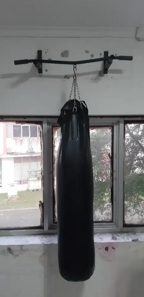 Samsak boxing bela diri plus breket bisa buat pullup