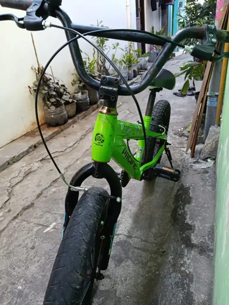 Sepeda BMX pacific karakter Ben 10