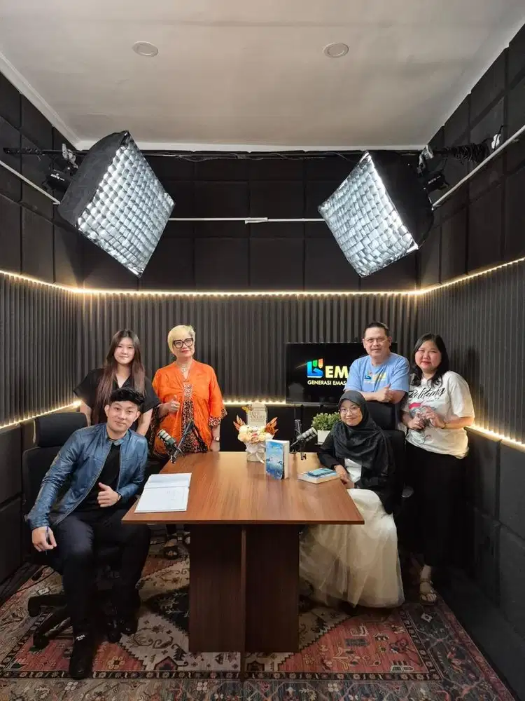 Butuh editor dan manager