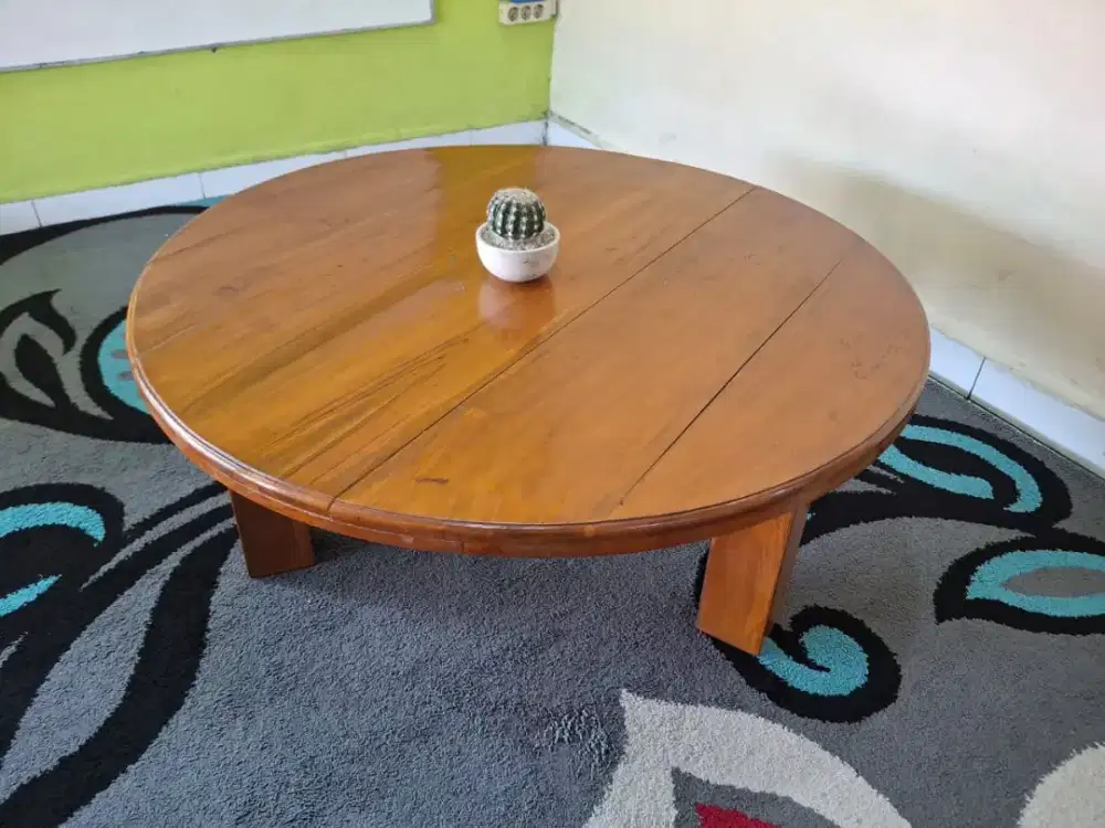 Meja jati bundar