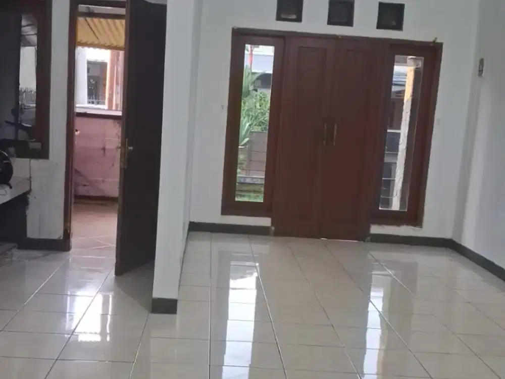 RUMAH Pinus Soekarnohatta Bandung