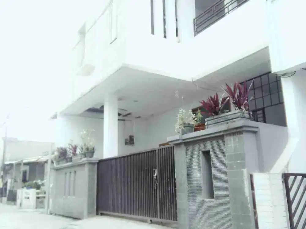 CIKUTRA RUMAH KOST 3LANTAI OMSET 19JT/BLN JUAL HARGA 2.950 M.NEGO