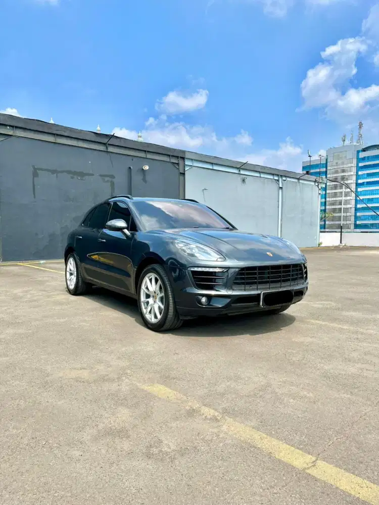 Porsche macan 2.0 Turbo 2018 Mobil bagus