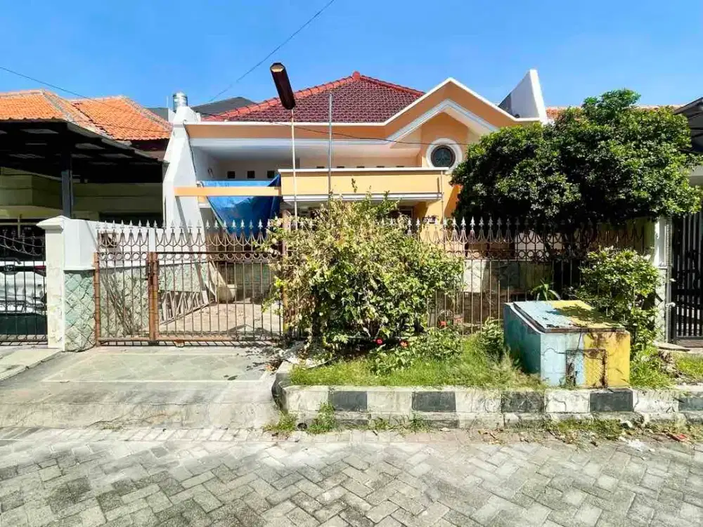 wisma Mukti jual rumah 1 lantai terawat siap huni strategis lokasi klampis surabaya timur