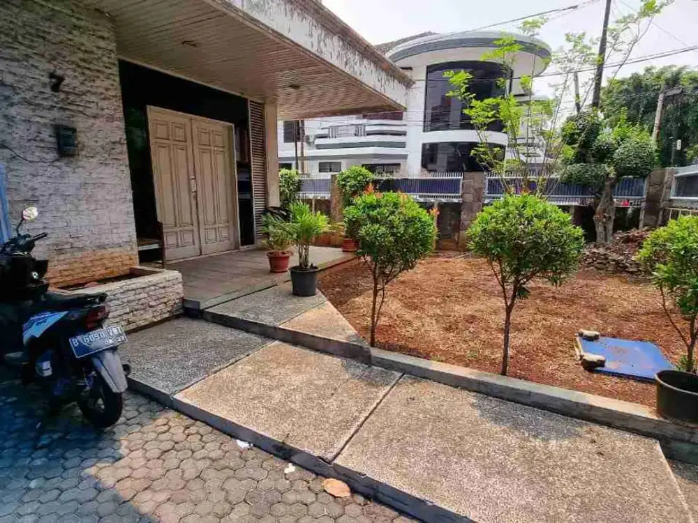 Dijual Rumah, Lokasi Sangat Strategis, Cocok untuk kos2an...