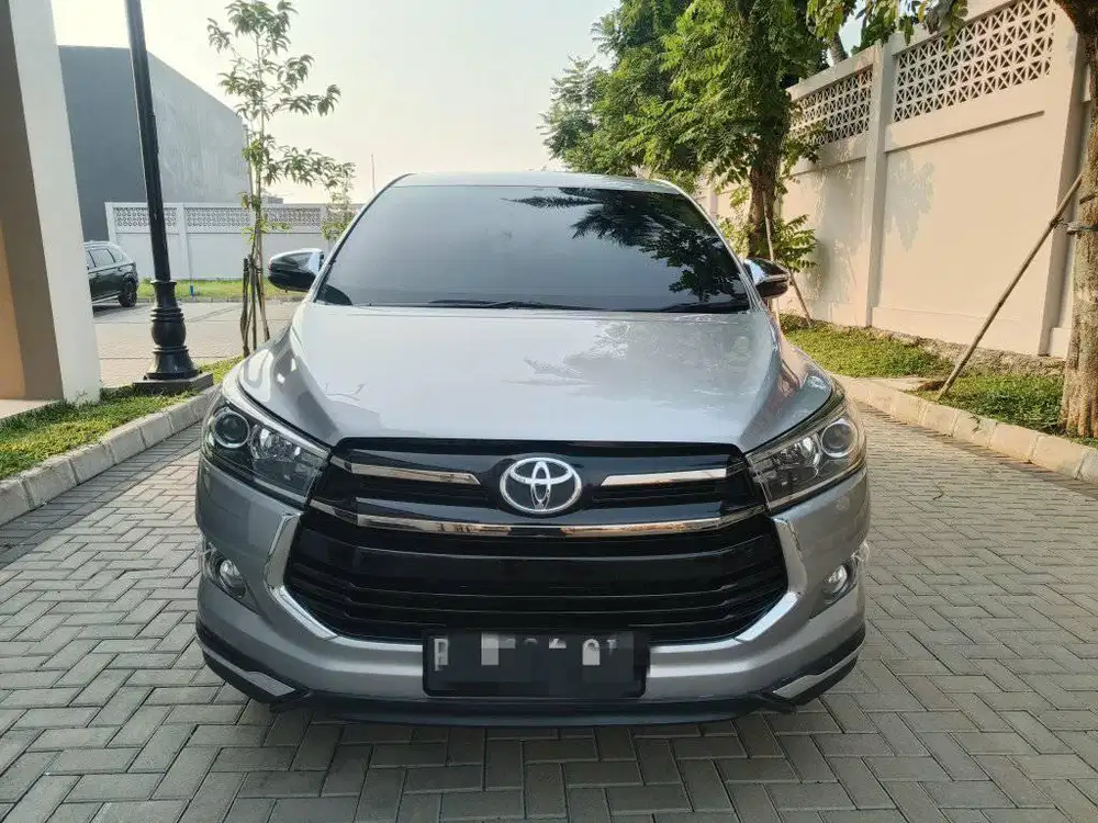 Toyota Innova  Venturer bensin 2019 km 70ribuan