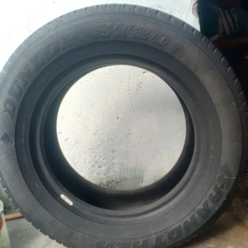 JUAL Ban DUNLOP ST 20. GRAND TREK

235/60R16. 100H M +S.