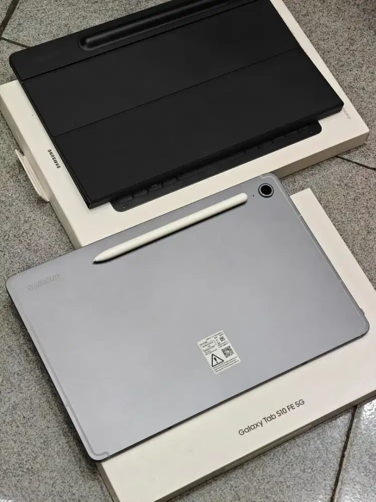 Samsung Tab S10 Fe 5G include keyboard