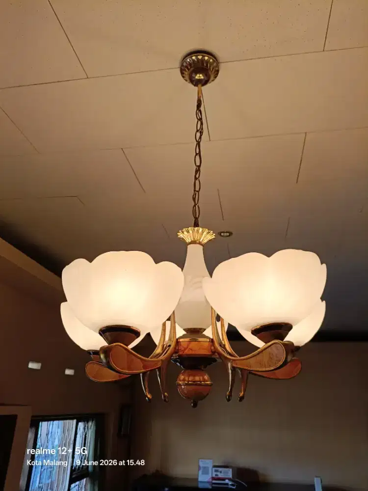 Dijual Lampu Gantung Kondisi Sangat Terawat