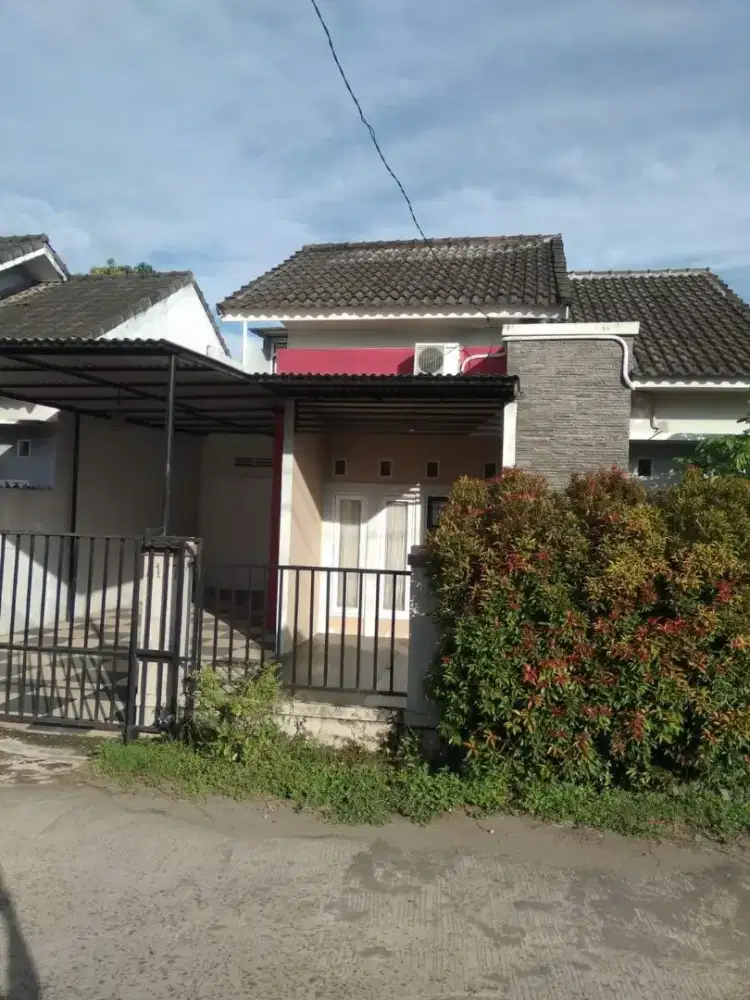 Dijual cepat rumah nyaman strategis