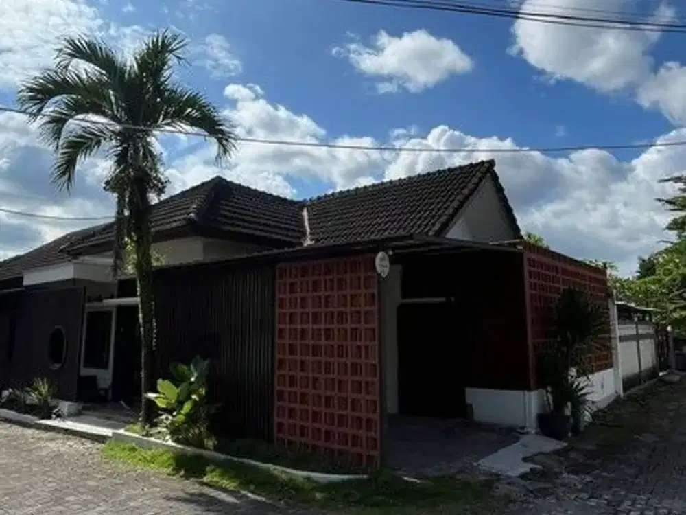 Rumah 6 Kamar Dalam Perumahan Dekat Area Kampus Babarsari
