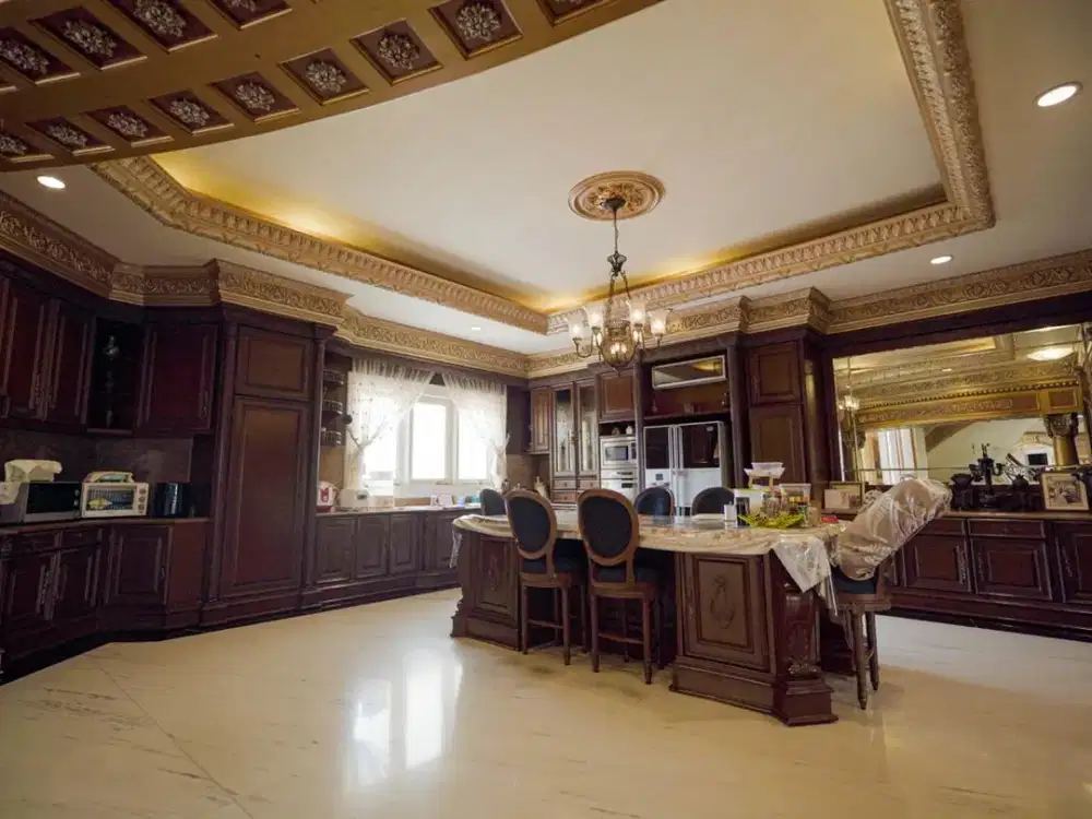 Rumah Mewah Classic European Style di Kelapa Gading