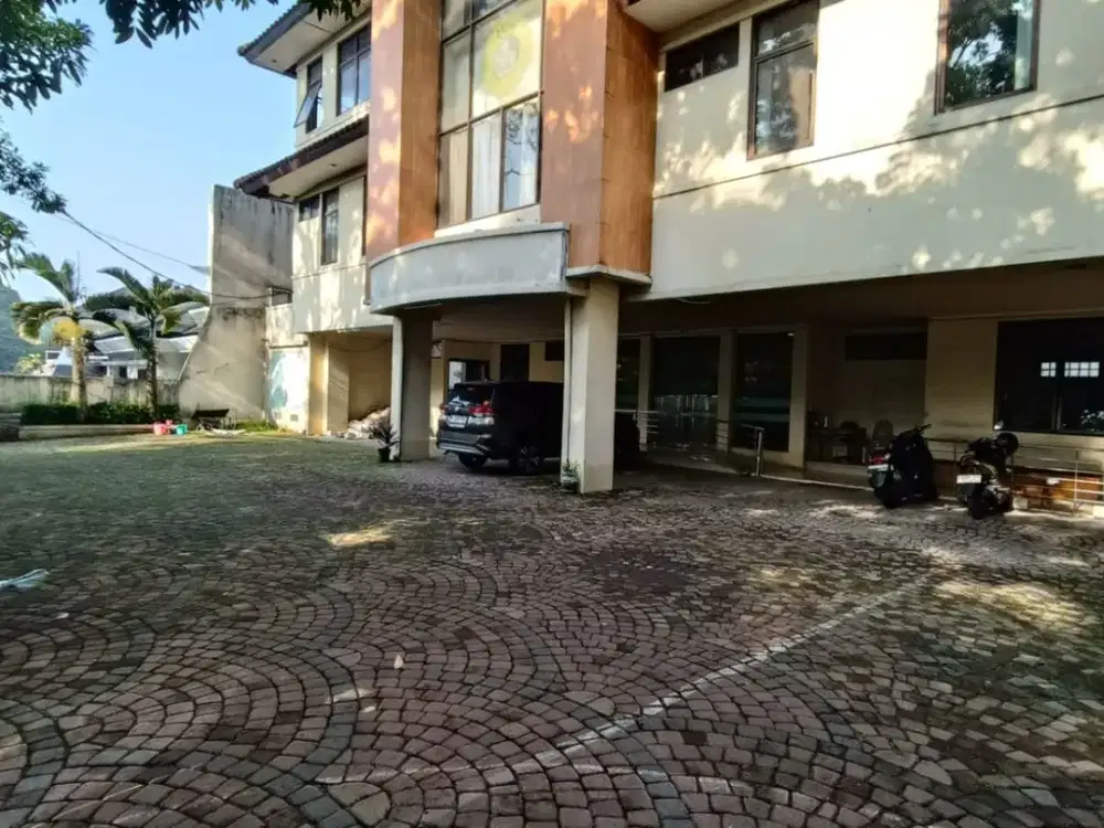 DISEWAKAN RUANG USAHA 3 LANTAI  DI KAWASAN SUKAJADI BANDUNG
