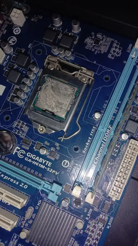 Motherboard mobo h61 Gigabyte + core i3 3240