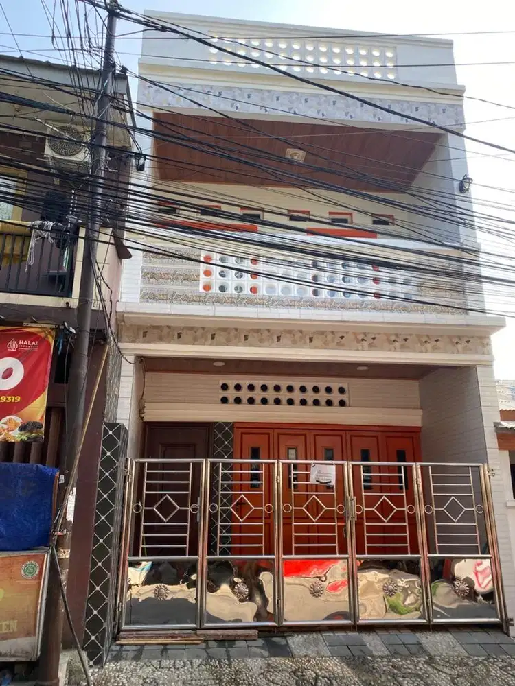 RUMAH DISEWAKAN 3 LANTAI BARU SELESAI DIBANGUN