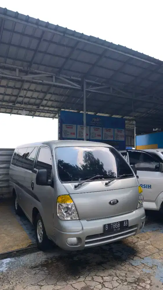 Sewa Mobil Kia Travello