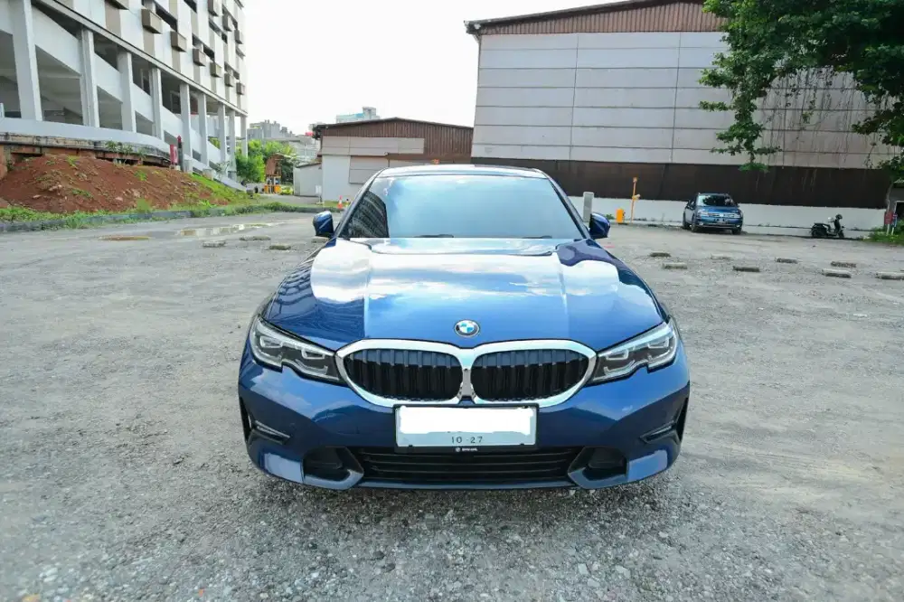 BMW 320i 2022 Blue