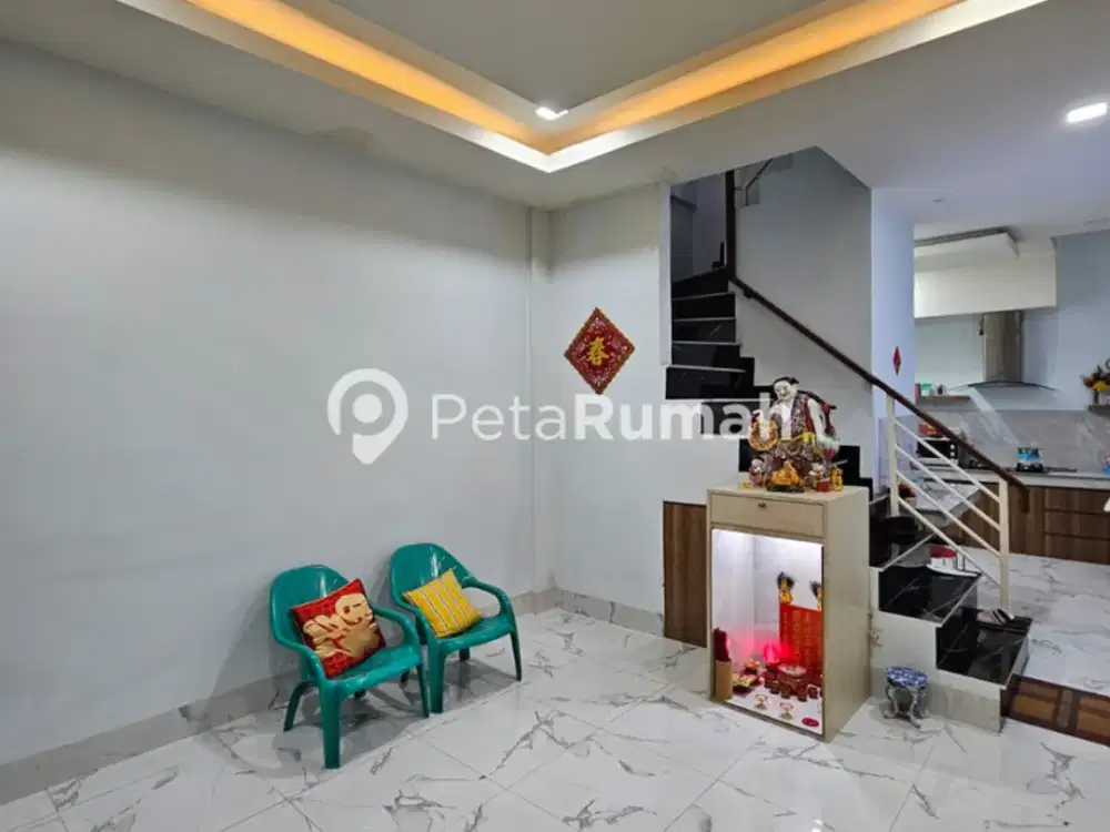 DIJUAL TOWMHOUSE JALAN DURUNG KOMPLEK THE VENETIAN - MEDAN TEMBUNG (vincent)