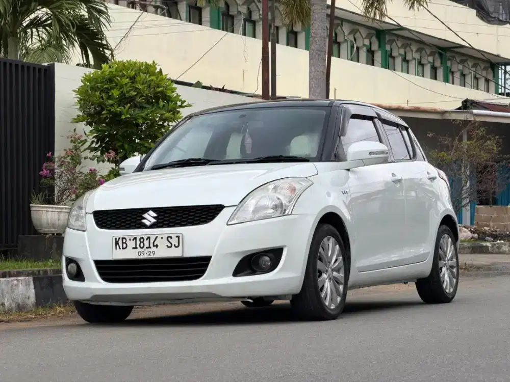 Di Jual Suzuki Swift 1.4 GX Matic 2014 / Tahun 2014 / Putih