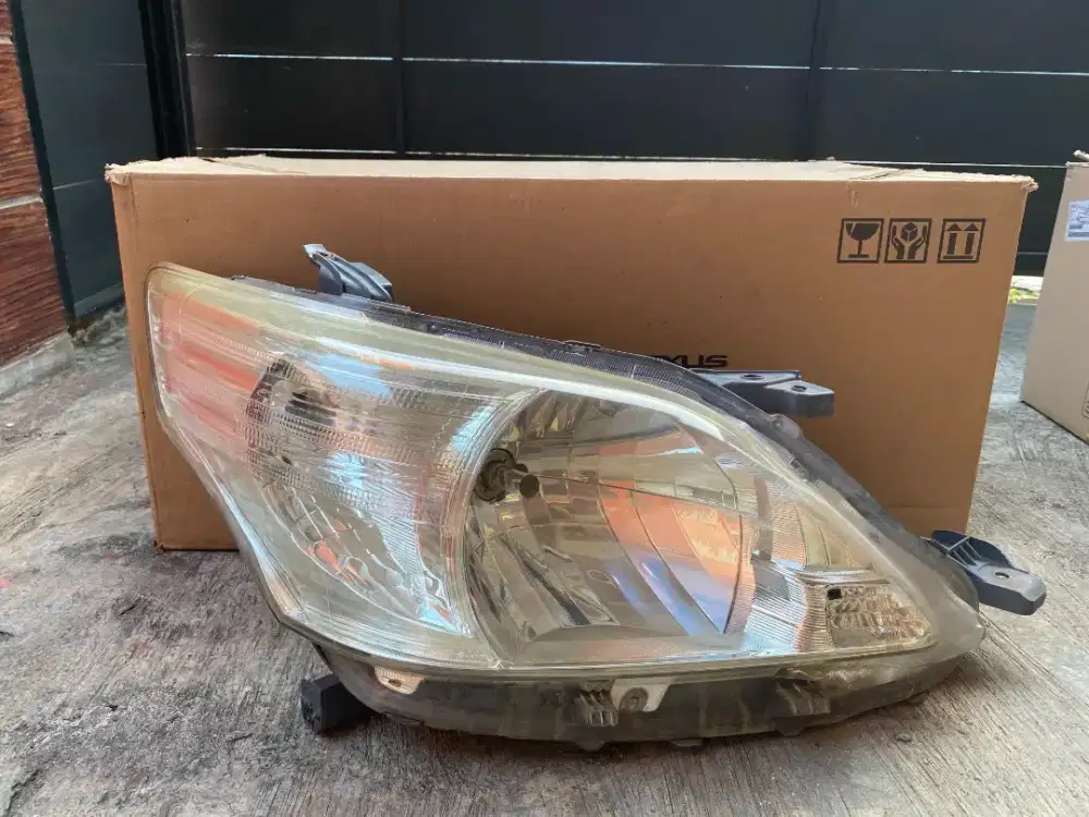 JUAL Headlamp Mobil Innova (kanan)