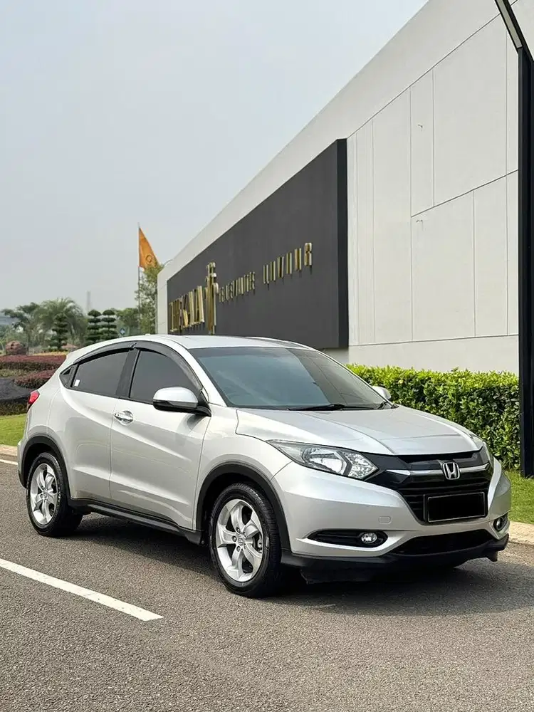 ISTIMEWA KM LOW! Honda HR-V E 1.5 A/T 2015