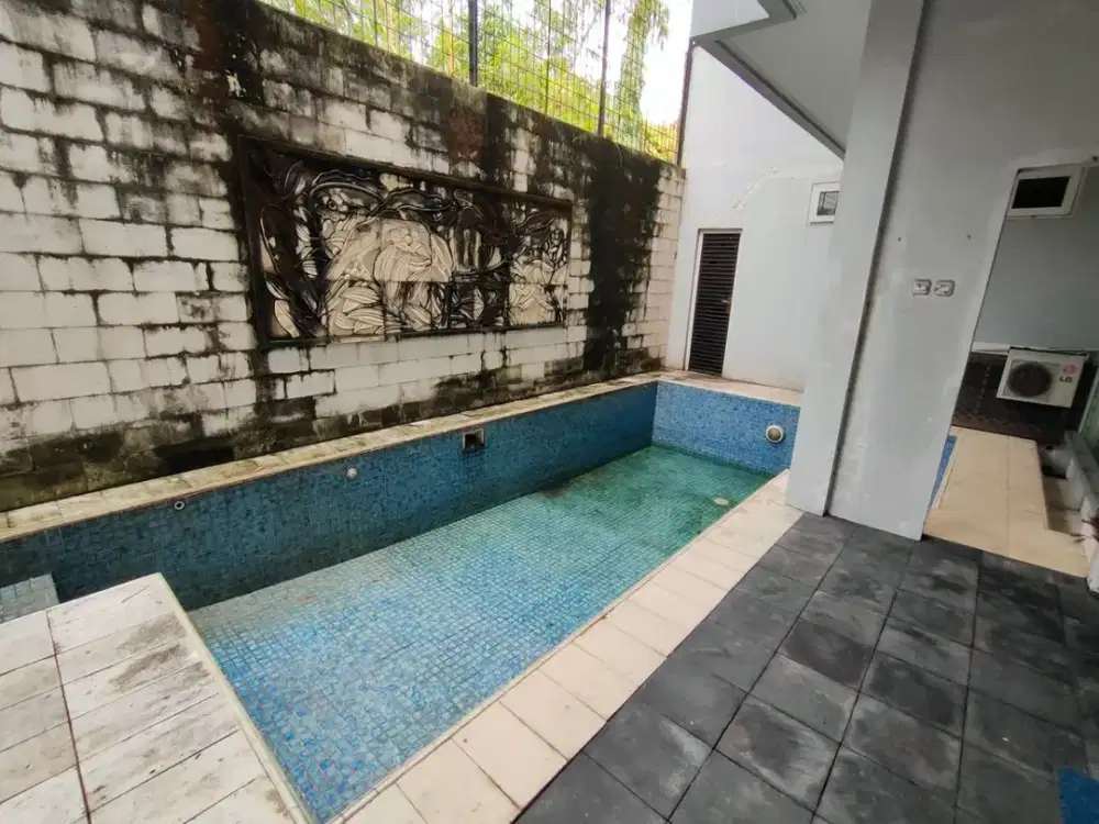 Dijual Rumah Ada Kolam Renang di Taman Persada Kemala, Jakasampurna, Bekasi