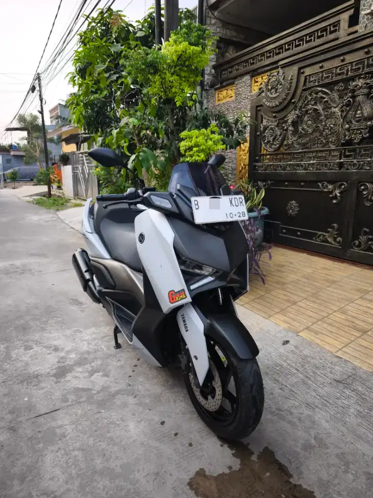 Yamaha Xmax abu-abu 250 tahun 2023